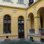 Milos Apartman